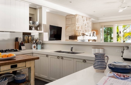 Palm Beach House | Relax at Snapperman Shores with Pool & Family-Friendly Amenities