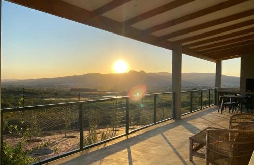 Paarl Apartment | Unforgettable Stay at Sneeukop Mountain Cottage - Rated 9.6
