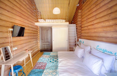 Esto-Sadok House | Delightful Snegiri Village Chalet with Hot Tub & Pet-Friendly