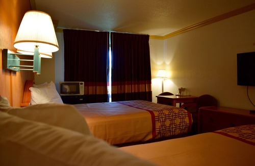 Nokomis Hotel | Budget-Friendly Snelling Motel with Breakfast and Family Amenities