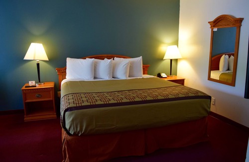 Nokomis Hotel | Budget-Friendly Snelling Motel with Breakfast and Family Amenities