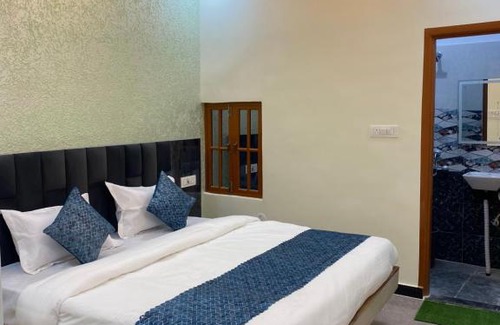 Malihabad Hotel | Snerola family hotel