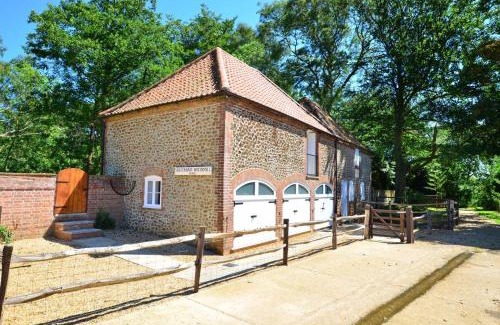 Snettisham House | Pet and Child Friendly Getaway at Snettisham Water Mill