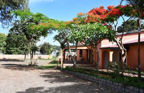 Ambohibao Apartment | Cozy SNI-Village by Lake Andranotapahana with Breakfast