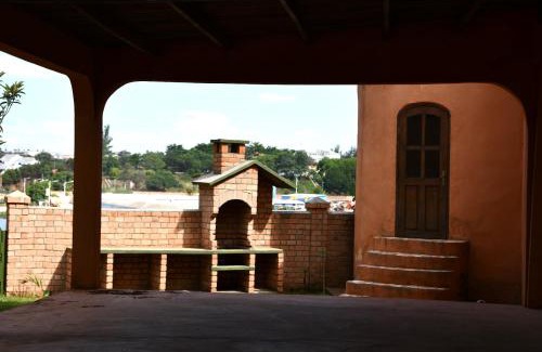 Ambohibao Apartment | Cozy SNI-Village by Lake Andranotapahana with Breakfast