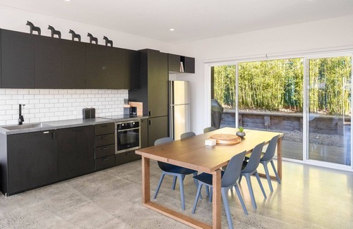 Vincentia Cottage | Snooze by Orion - Modern, stylish and pet friendly cottage by the beach
