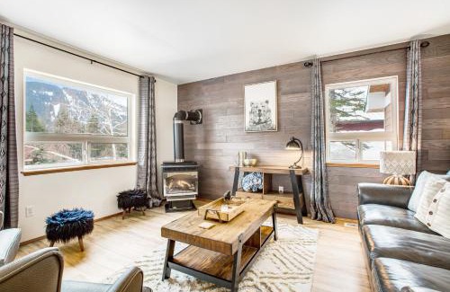 Hyak House | Discover Snoqualmie Palace: Pet-Friendly & Family Welcoming