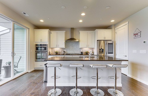 Snoqualmie Ridge House | Snoqualmie Townhome w/Balcony & Mountain Views!