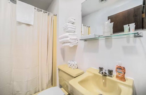 Wakefield Cabin | Cozy Snow Chasers Lodge with Breakfast & Family Amenities
