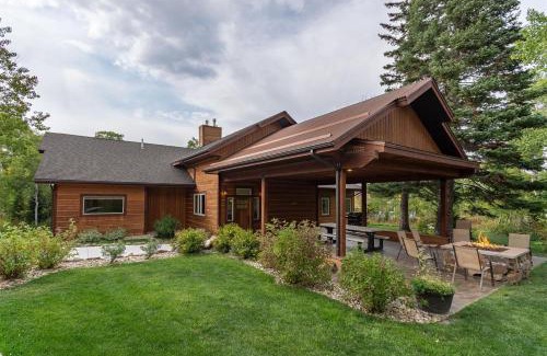 Lazy Acres House | Family-Friendly Snow Creek Lodge - A 4-Star Retreat