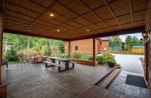 Lazy Acres House | Family-Friendly Snow Creek Lodge - A 4-Star Retreat