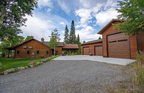 Lazy Acres House | Family-Friendly Snow Creek Lodge - A 4-Star Retreat
