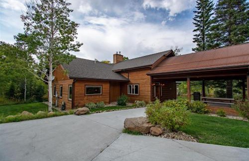 Lazy Acres House | Family-Friendly Snow Creek Lodge - A 4-Star Retreat