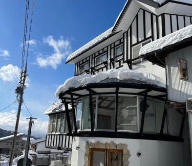 Nozawaonsen House | Inviting Snow Palace Nozawa with Kitchen & 9.5/10 Rating