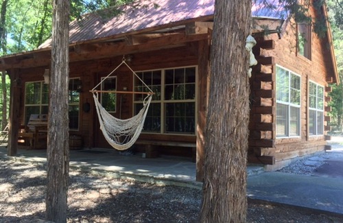 Scranton Cabin | Experience Snow's Log Cabin on Lake Dardanelle - Guest Rated 9.8