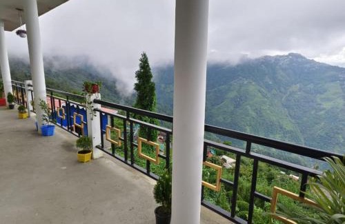 Lebong and Mineral Spring Tea Garden House | Snow View Homestay Dawaipani By StayApart