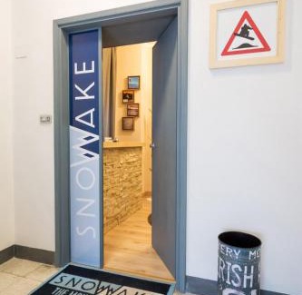 Castel di Sangro Bed & Breakfast | Comfortable Snowake House: Pet-Friendly with Hot Tub