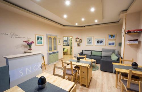 Castel di Sangro Bed & Breakfast | Comfortable Snowake House: Pet-Friendly with Hot Tub