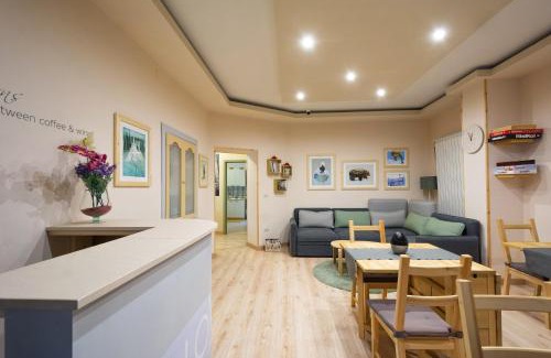Castel di Sangro Bed & Breakfast | Comfortable Snowake House: Pet-Friendly with Hot Tub