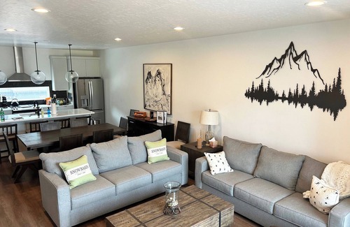 Mountain Green House | Experience Snowbasin Chalet: Family-Friendly Amenities Await