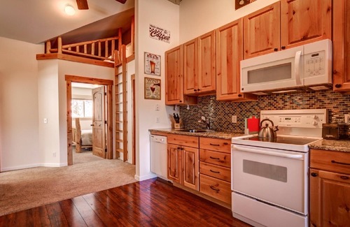 Sandpoint Cabin | Snowberry 2: Spacious Retreat with Sauna & Hot Tub, Sleeps 30!