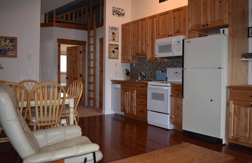 Sandpoint Cabin | Snowberry 2: Spacious Retreat with Sauna & Hot Tub, Sleeps 30!