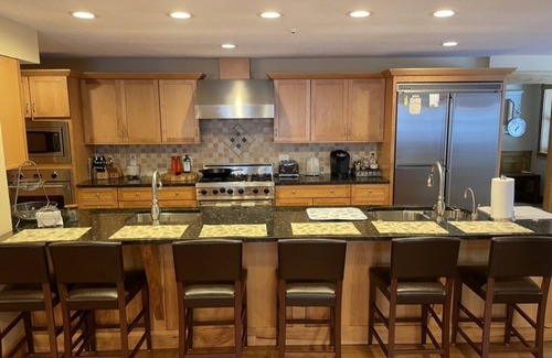 Killington House | Secluded Snowberry Hill: 5-Bedroom Ski Home Retreat