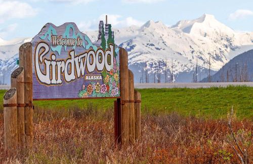 Alyeska Ski Chalet | Cozy Snowbird Chalet #8: Pet & Child Friendly Retreat
