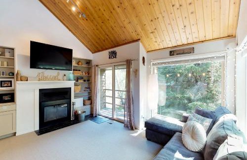 Alyeska Apartment | Cozy Snowbird Condo #170-D - Highly Rated & Family Friendly