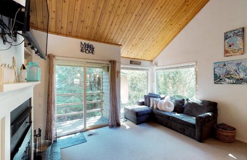 Alyeska Apartment | Cozy Snowbird Condo #170-D - Highly Rated & Family Friendly