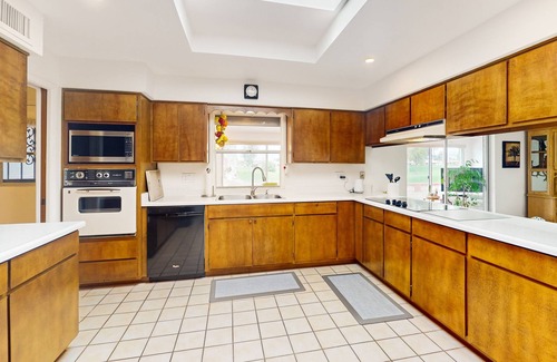 Sunland Village House | Golf-Front Retreat with Pool, Hot Tub & Modern Amenities