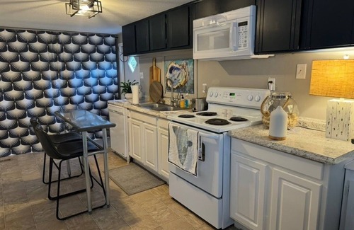 Mexico Beach Cottage | Book Your Oceanfront Escape: Special Rates for Snowbirds!
