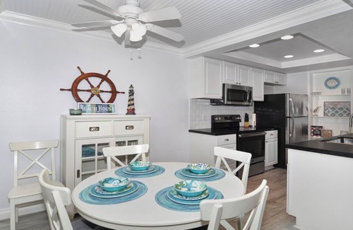 Del Obispo Condo | Escape to Harbor Cove: Relax by Creeks & Walk to Beach!
