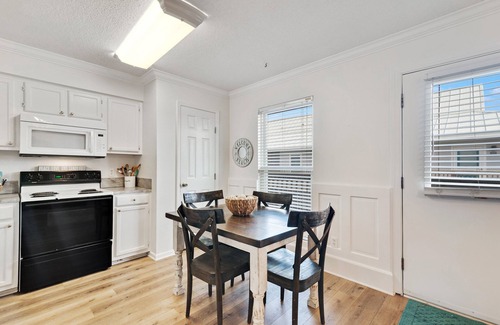 Gulf Shores Condo | Book 3 Nights and Enjoy a Free Night by the Ocean!