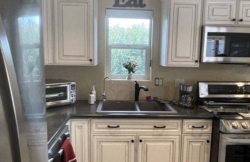 East Mesa House | Ideal Retreat for Snowbirds: Pool, Spa & Pickle Ball Fun