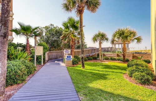 Destin House | Southbay by the Gulf - Pet Friendly Lakeside Getaway