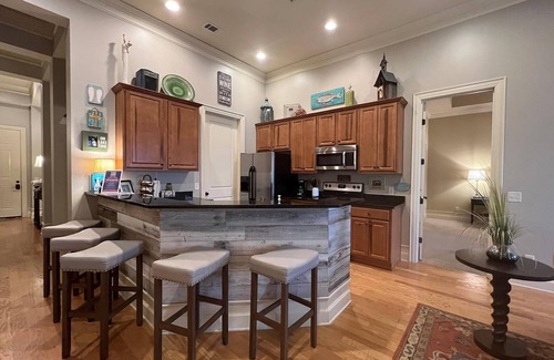 Dadeville Condo | Comfortable Getaway for Snowbirds with Pool Access