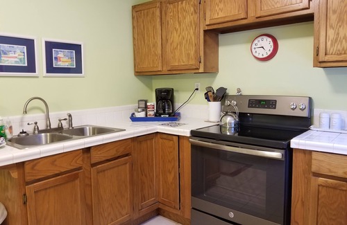 Gulf Shores Cottage | Last Minute Getaway: Dog Friendly with Ocean Views