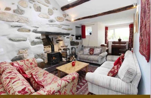 Llanberis House | Relax at Snowdon House: Hot Tub, Sauna & Mount Snowdon Access