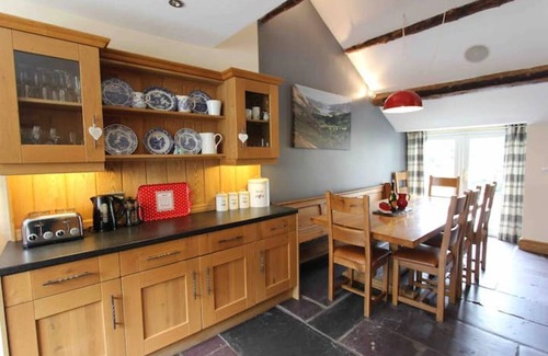 Llanberis House | Relax at Snowdon House: Hot Tub, Sauna & Mount Snowdon Access