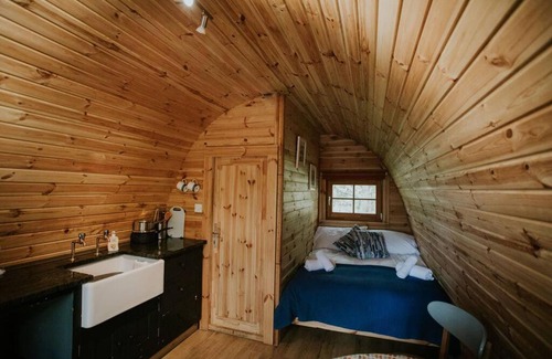 Caerdeon Apartment | Discover Snowdonia Mawddach Cabin with Hot Tub & Ocean View