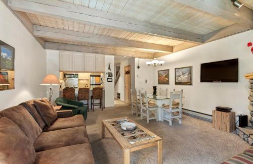 Warrior's Mark Apartment | Family-Friendly Snowdrop 12 with Hot Tub Amenities