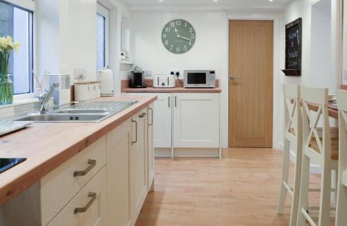 Fishguard House | Discover Snowdrop Cottage: Pet & Child Friendly Retreat