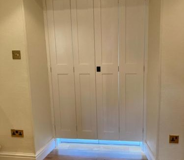 Haverfordwest House | Inviting Snowdrop Cottage @ Ty-llwyd with Hot Tub & Breakfast