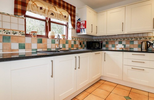 St Wenn Cottage | Family-Friendly Snowdrop Cottage with Pool & Spa in Wadebridge