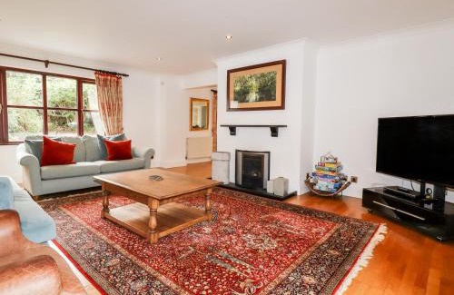 St Wenn House | Snowdrop Hotel: Family-Friendly Retreat with Pool Access