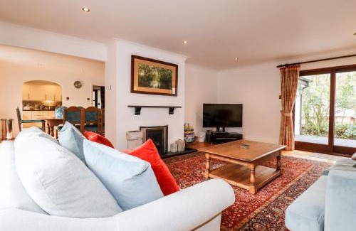 St Wenn House | Snowdrop Hotel: Family-Friendly Retreat with Pool Access
