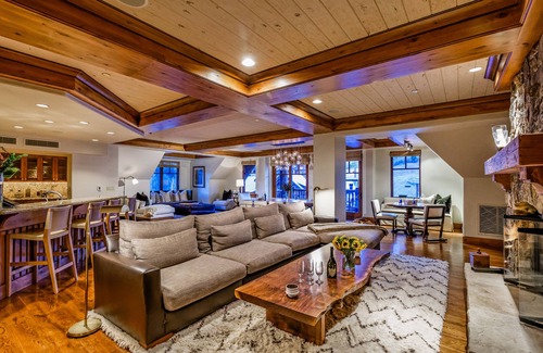 Avon Ski Chalet | Ritz-Carlton Luxe Chalet: 10/10 Reviews & Mountain Views