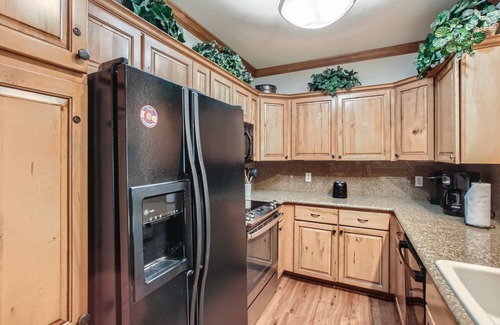 Four O'Clock Condo | Snowflake Sanctuary | Ski-in/Ski-out with Spa & Pool Access