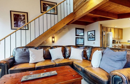 Mammoth Lakes Condo | Snowflower #75 (3-Bedroom Condo) with Pool by RedAwning